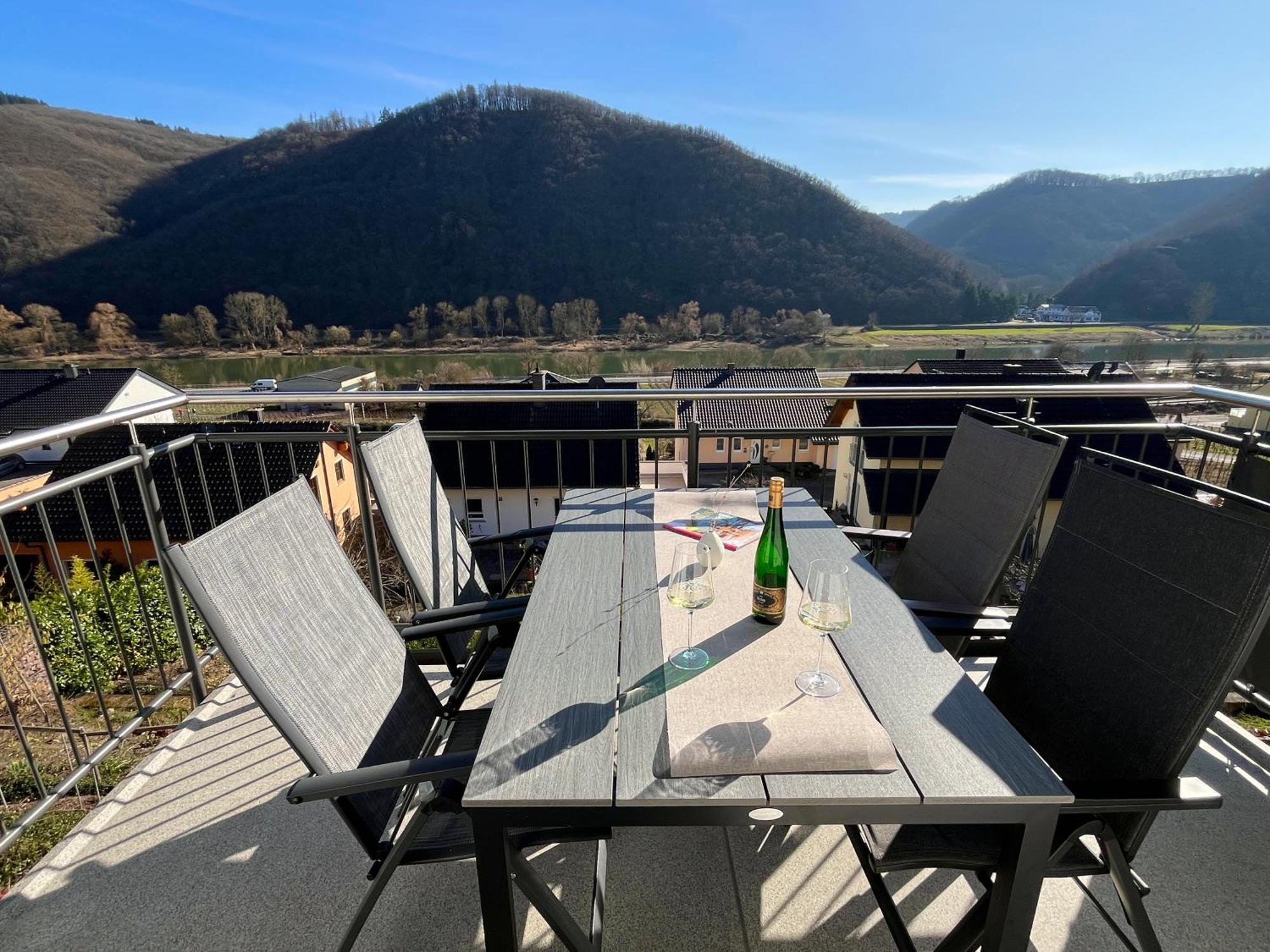 Ferienwohnung Moseltraum, 1-6 Pers, Mit 3 Schlafzimmer Und Panoramabalkon Mueden Bagian luar foto